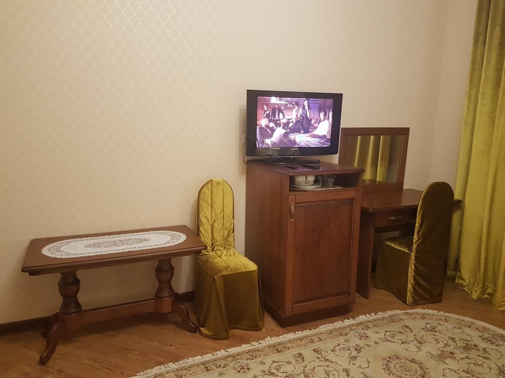 Номер полулюкс с 2 односпальными кроватями 4