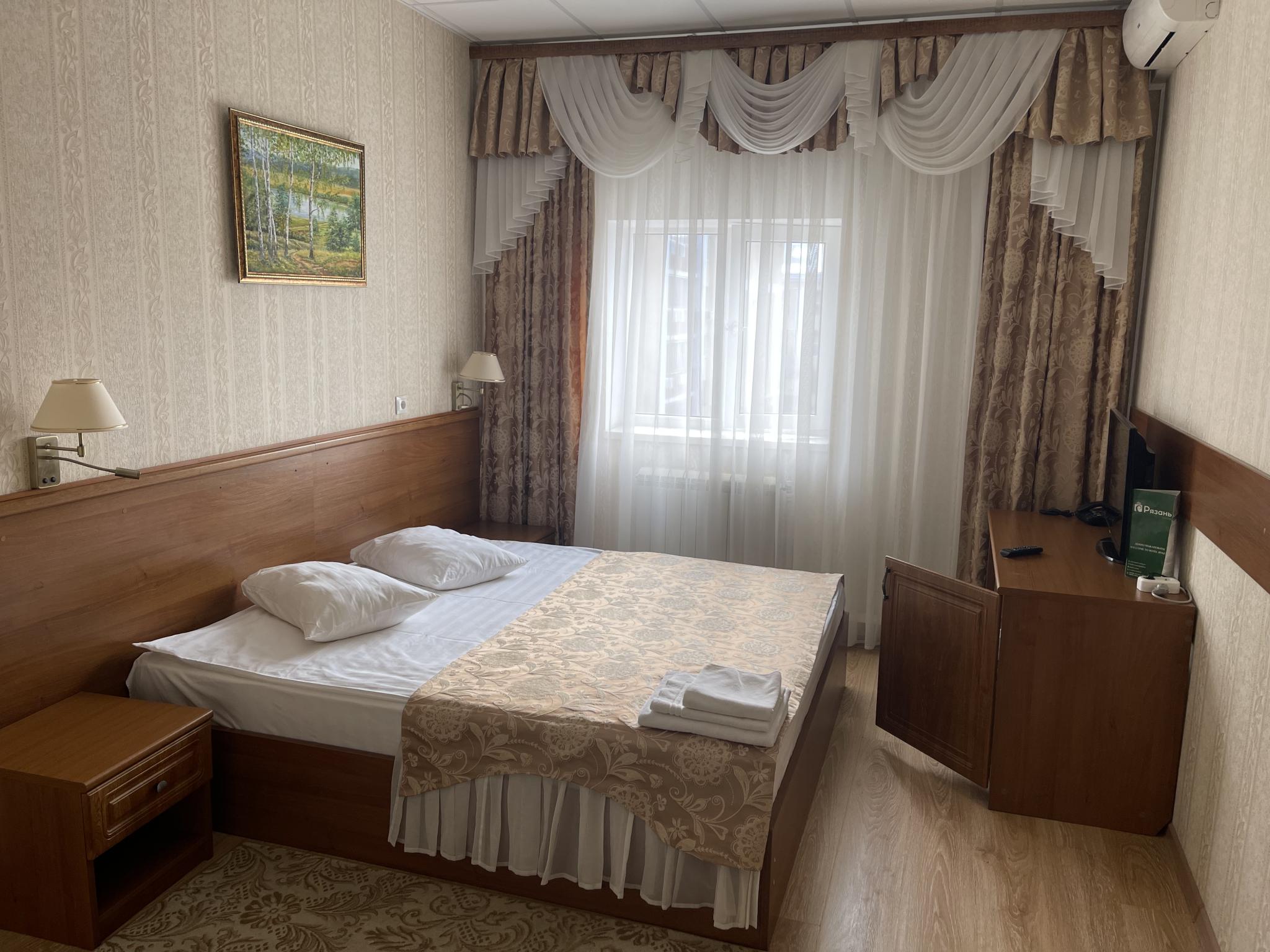 Номер стандарт с 1 двуспальной кроватью