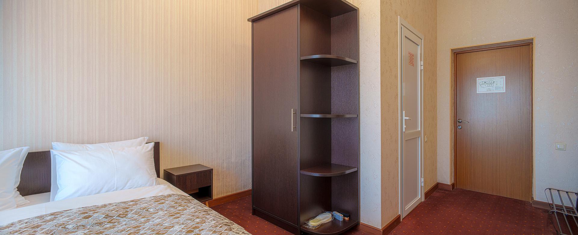 Стандарт с кроватью Queen-size  и балконом 4