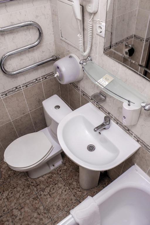 Номер стандарт с 1 двуспальной кроватью 4