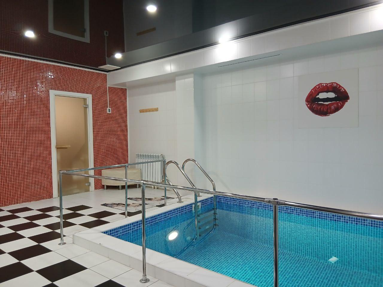 3-комнатные апартаменты, 96 м², 1 этаж (без окна)