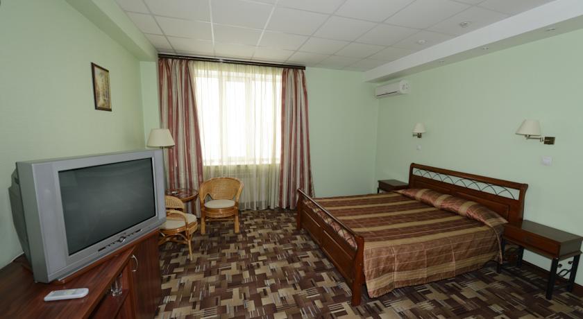 Номер стандарт с 1 двуспальной кроватью (с завтраком) 2