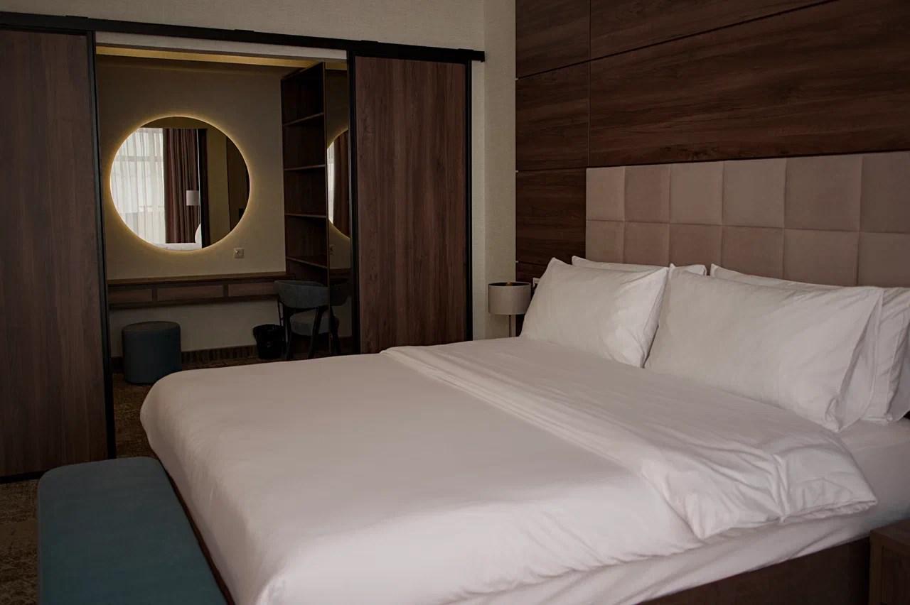 3-комнатные апартаменты, 126 м², 2 этаж 4