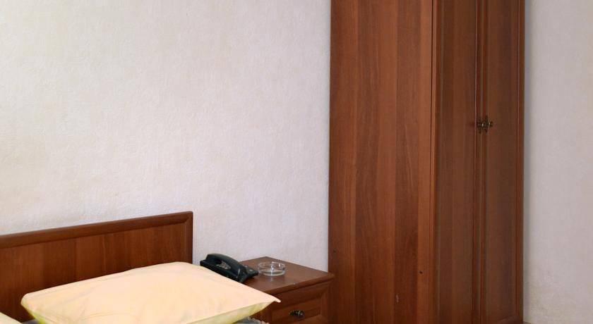 Номер полулюкс с 1 двуспальной кроватью 2