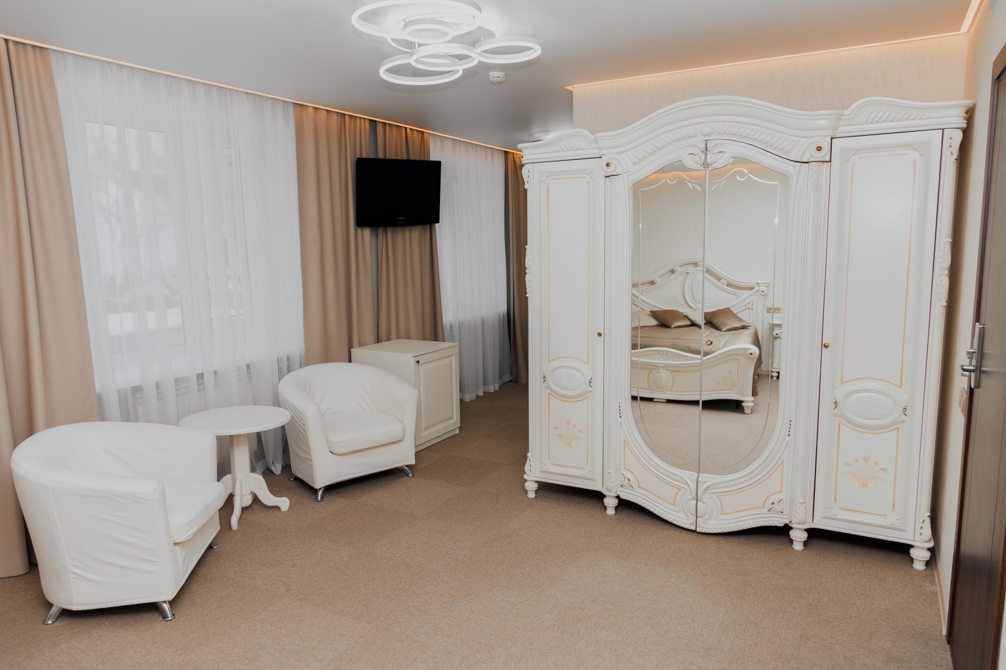 Номер полулюкс с 1 двуспальной кроватью "Романтический" 2