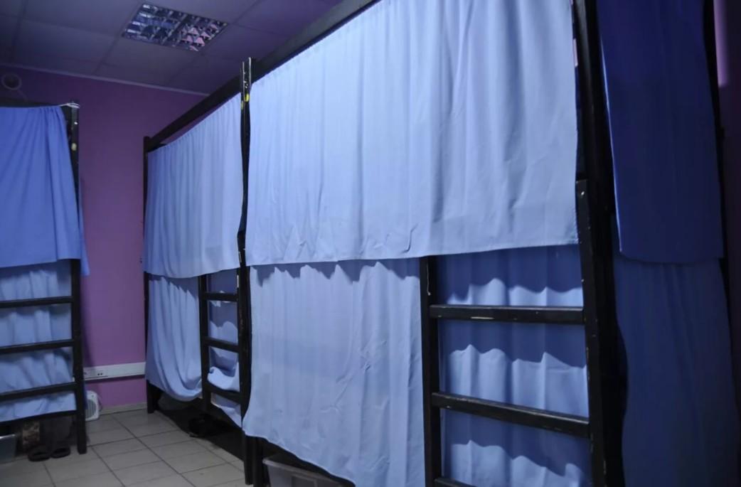 Кровать в общем  номере с 4-двухъярусными кроватями 16м²