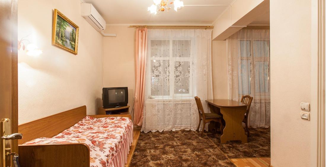 Номер стандарт с 2 односпальными кроватями (корпус Б) 3
