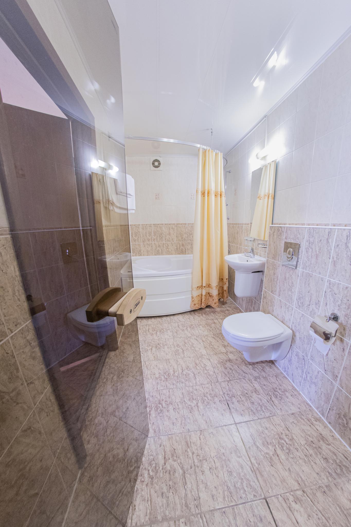 Семейный двухкомнатный номер с большой ванной 3