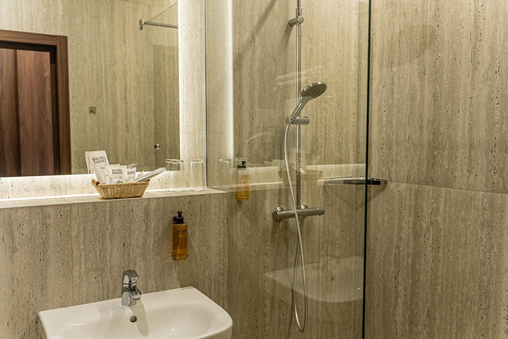 Sky Lux Hotel &amp; Spa (Скай Люкс Отель и Спа) - 10