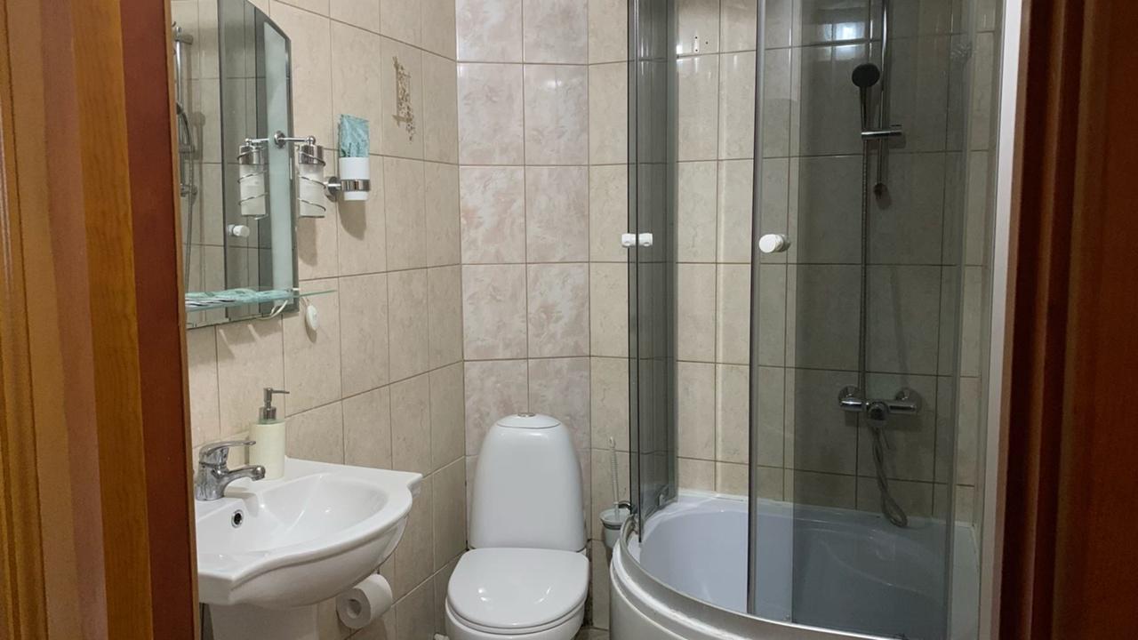 Номер стандарт с 1 двуспальной кроватью (с завтраком) 4