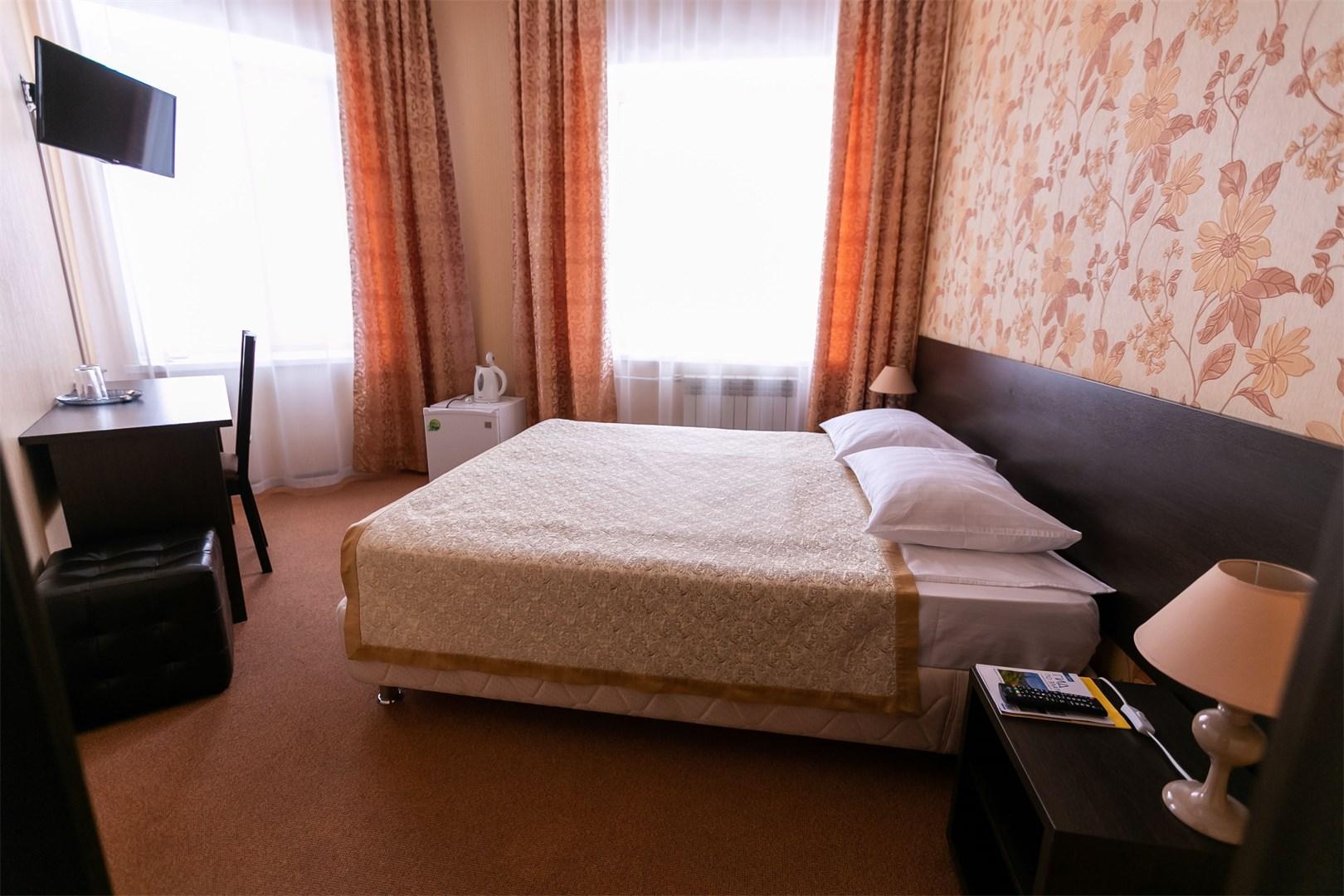 Номер стандарт с 1 двуспальной кроватью 4