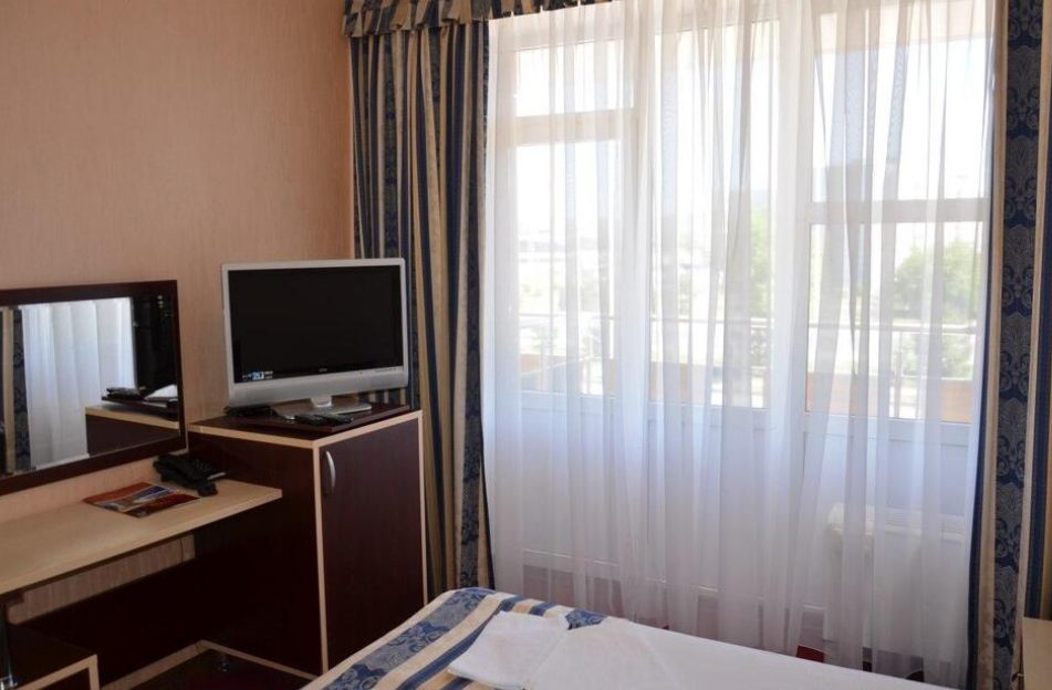 Red Hotel (Рэд Отель) - 20