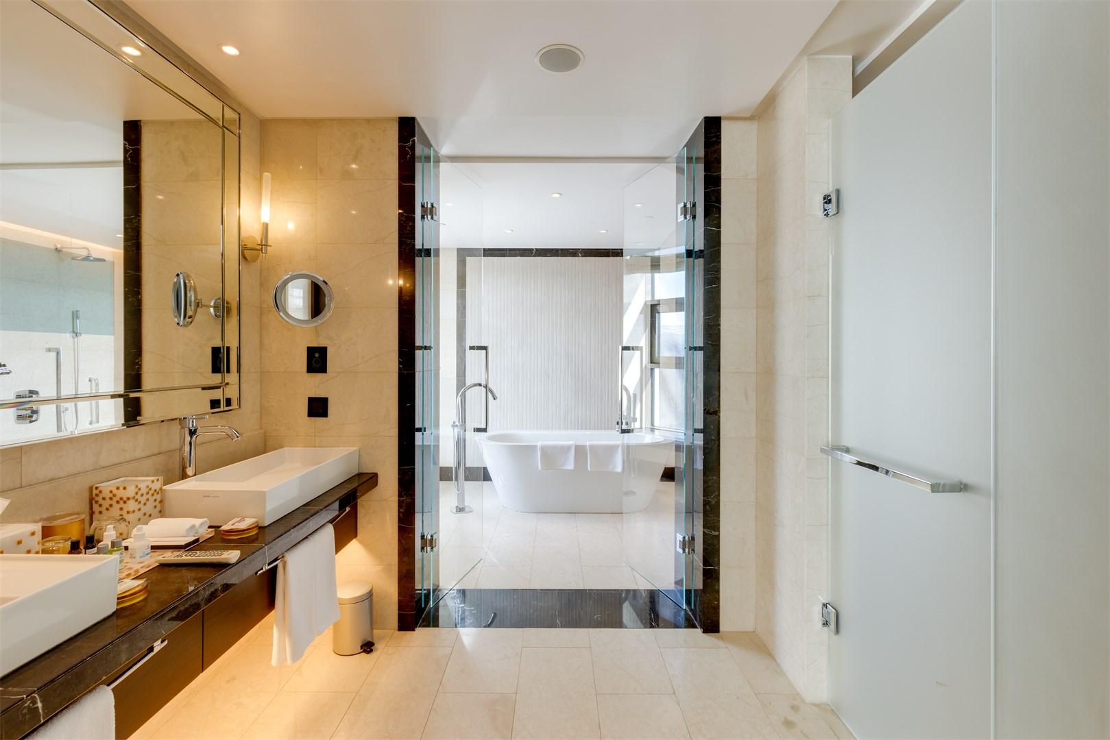 Ридженси Executive Suite 4