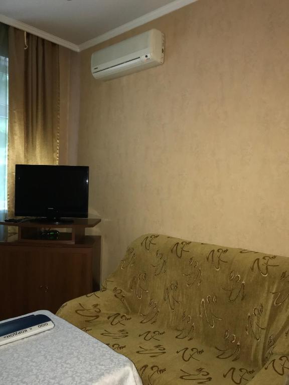 Номер стандарт с 1 двуспальной кроватью 2
