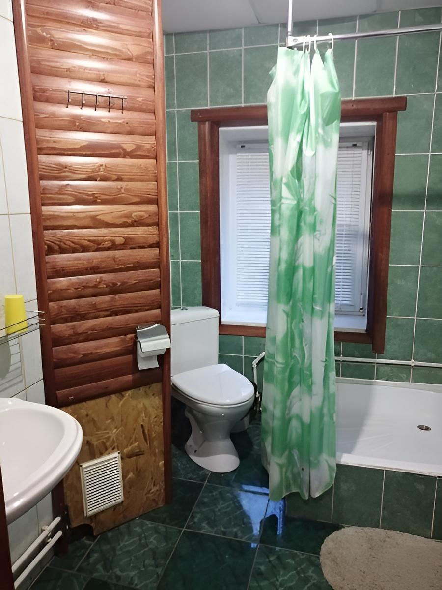 Трехместный номер с 1 двуспальной и 1 односпальной кроватью 2