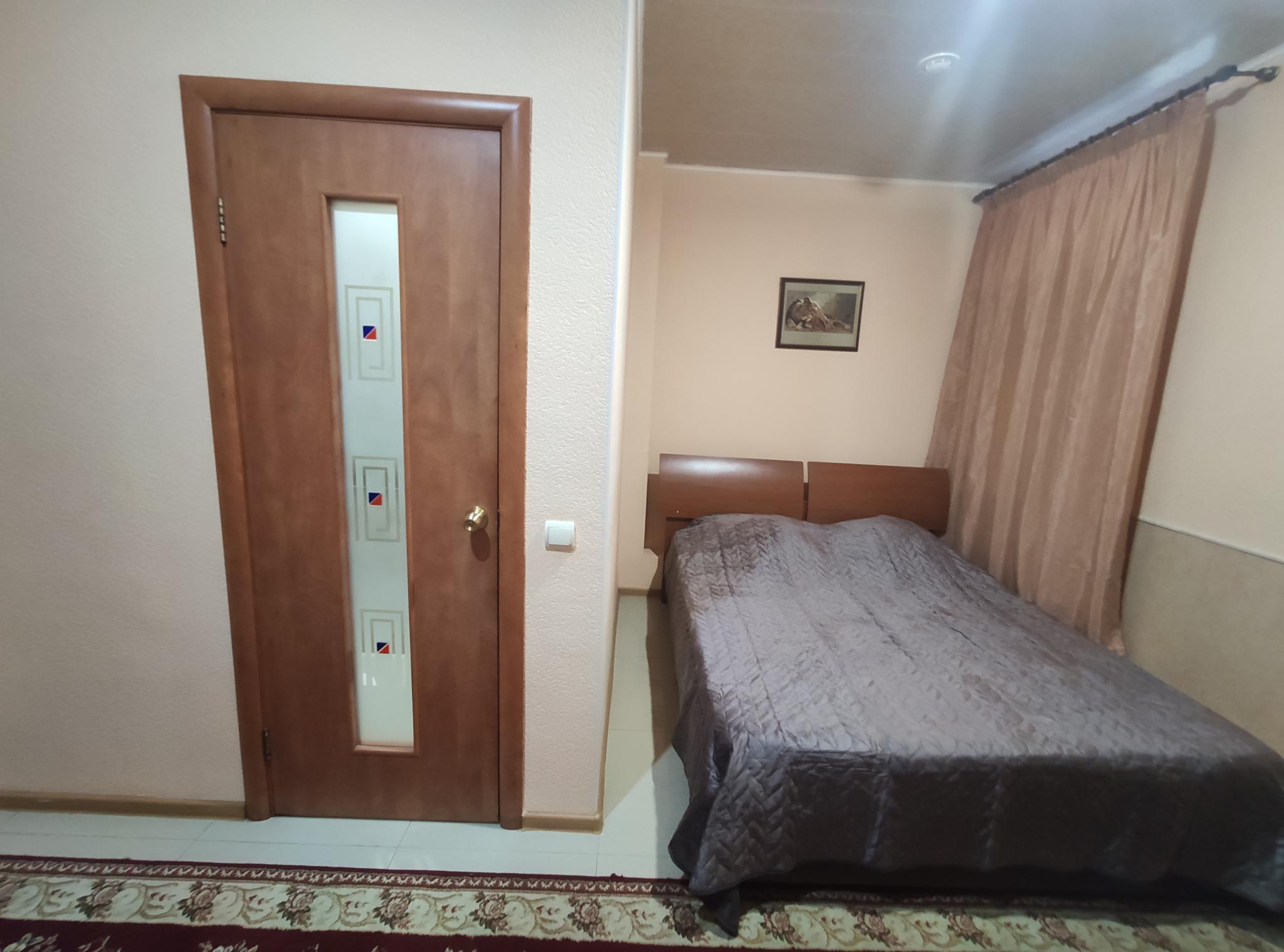 Номер стандарт эконом с 1 двуспальной кроватью