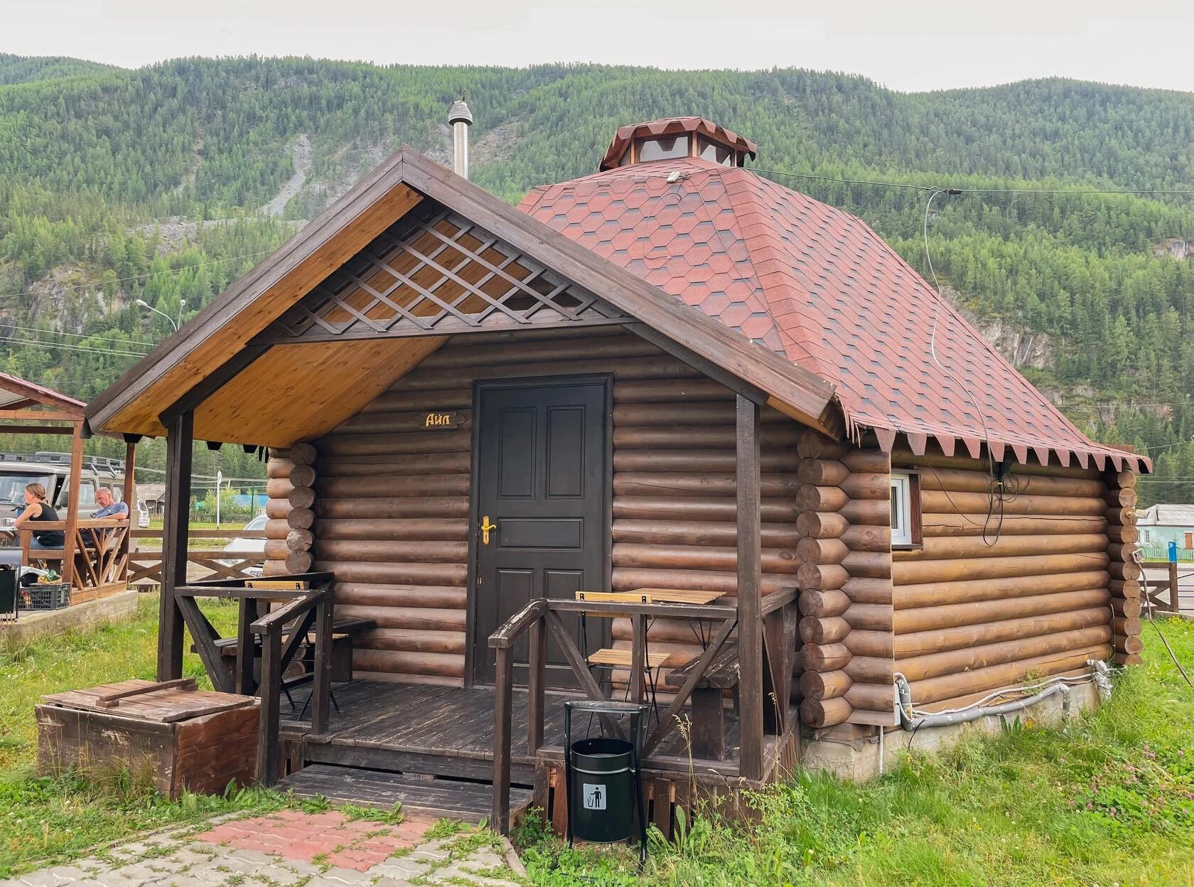 Четырехместный домик Аиил (с завтраком)