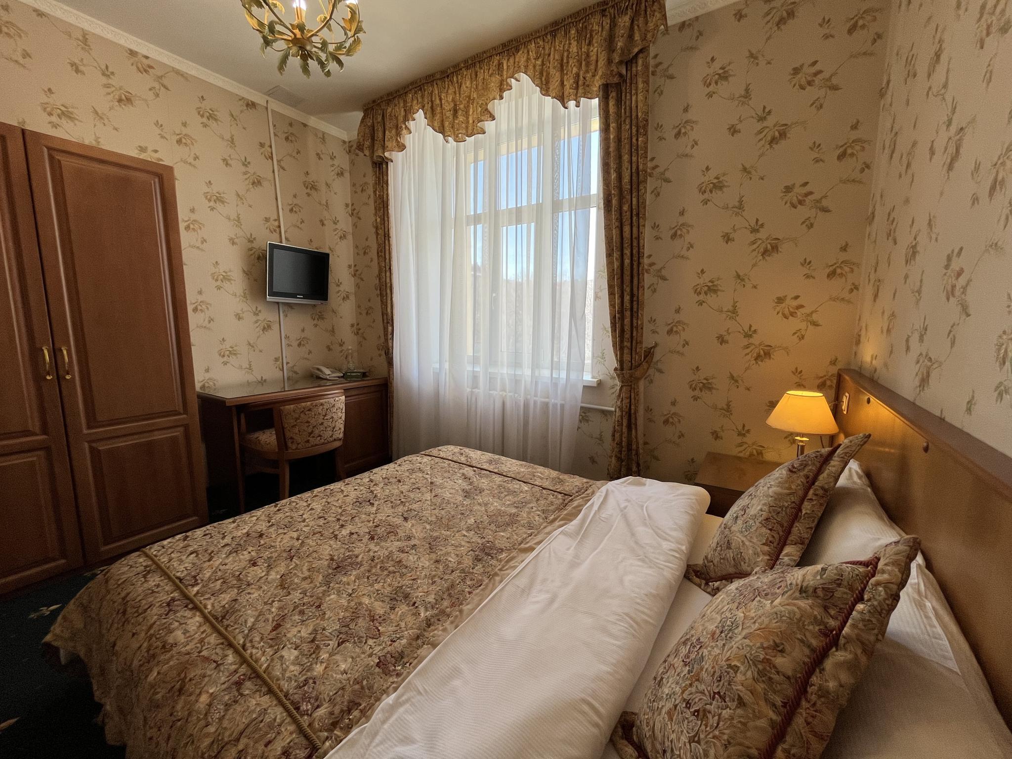 Номер стандарт с 1 двуспальной кроватью