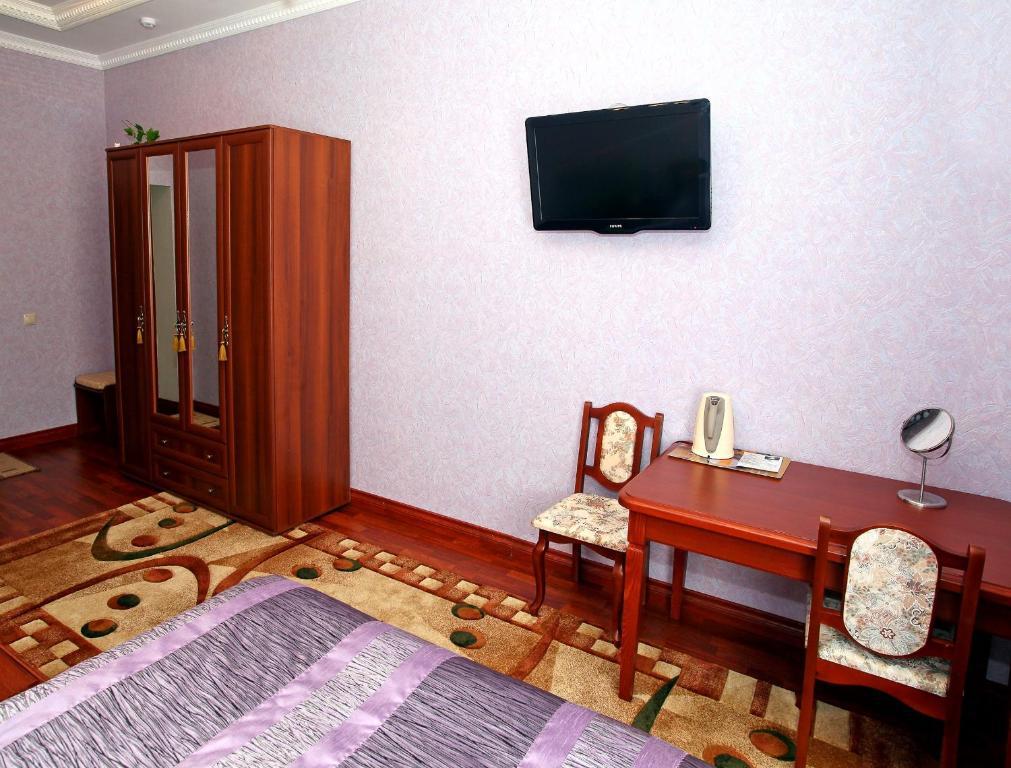 Номер стандарт с 1 двуспальной кроватью 2