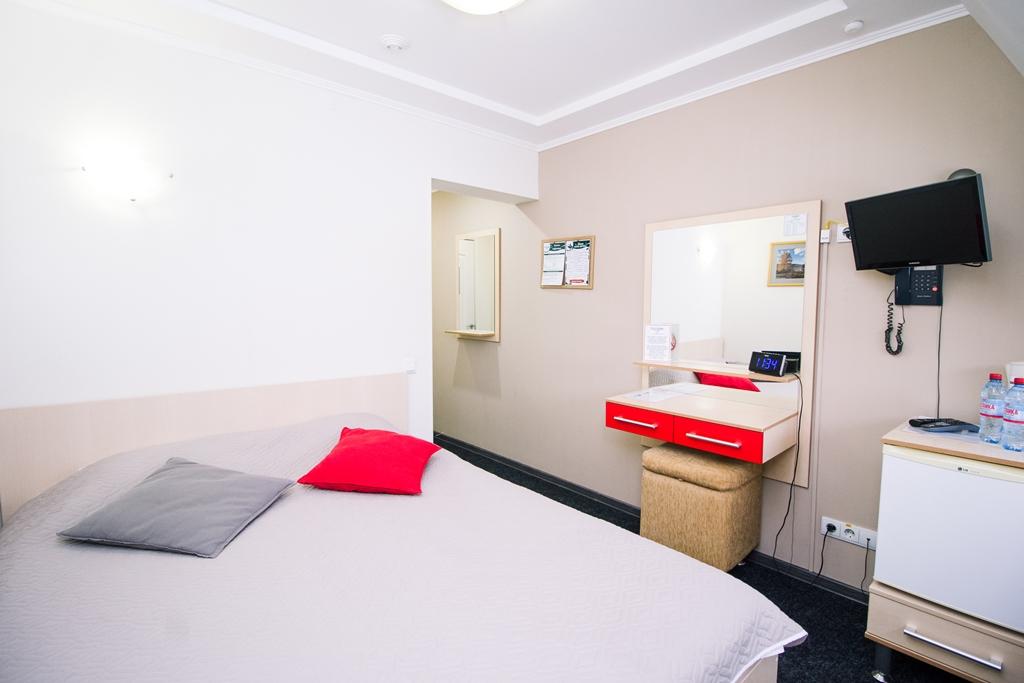 Номер эконом с 1 двуспальной кроватью (мансарда)
