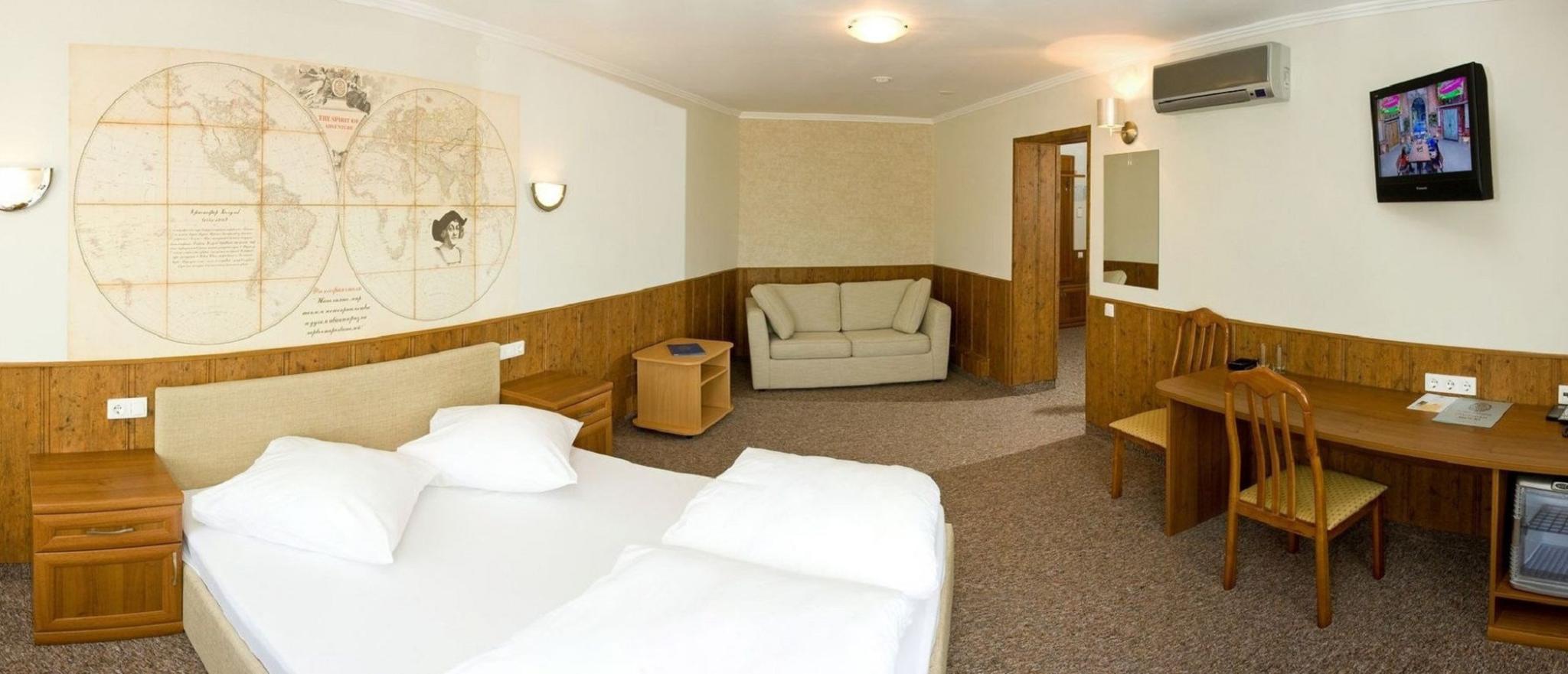 Номер полулюкс с 1 двуспальной кроватью 3