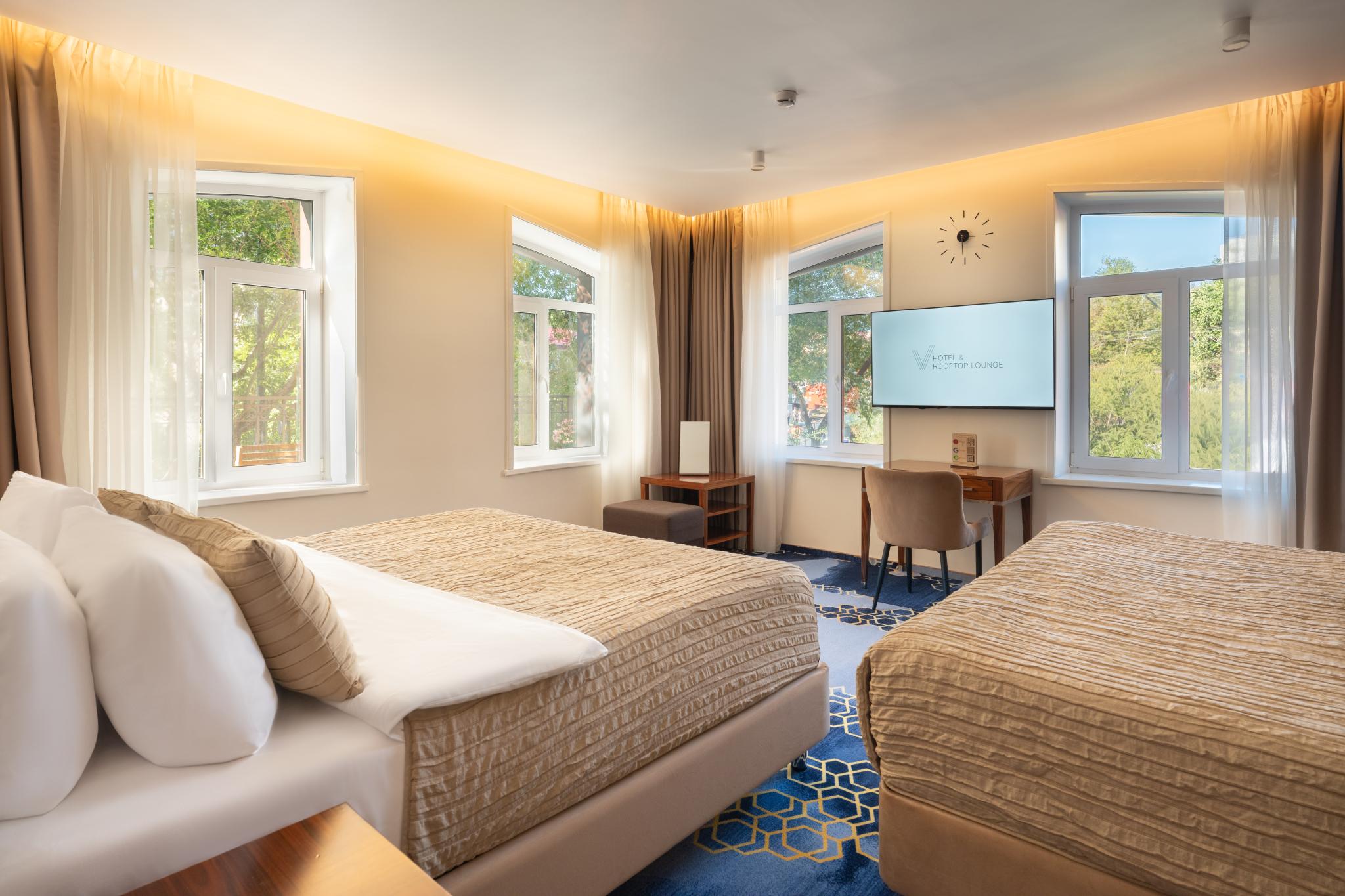 V hotel &amp; Rooftop lounge (В отель) - 2