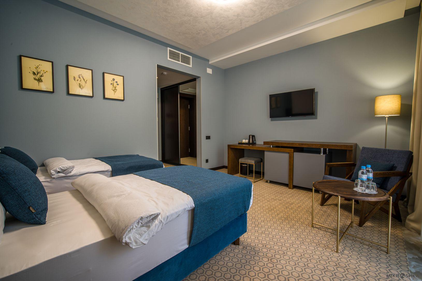Номер стандарт с 2 односпальными кроватями для гостей с ограниченными возможностями 2