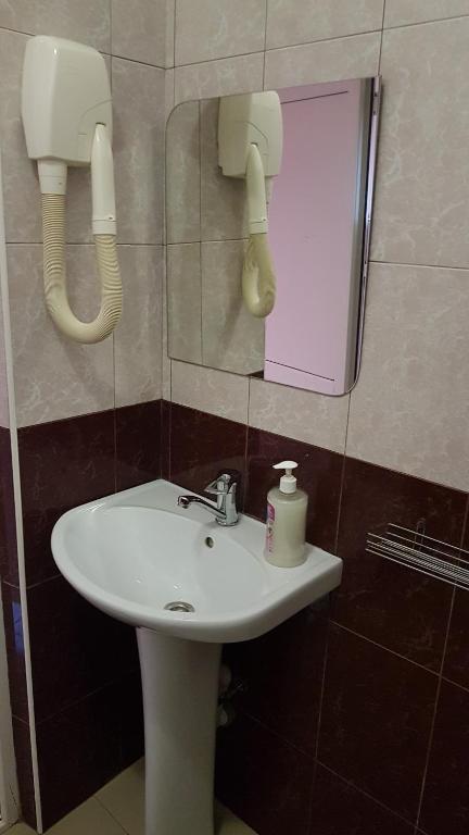 Номер стандарт с 1 двуспальной кроватью 4