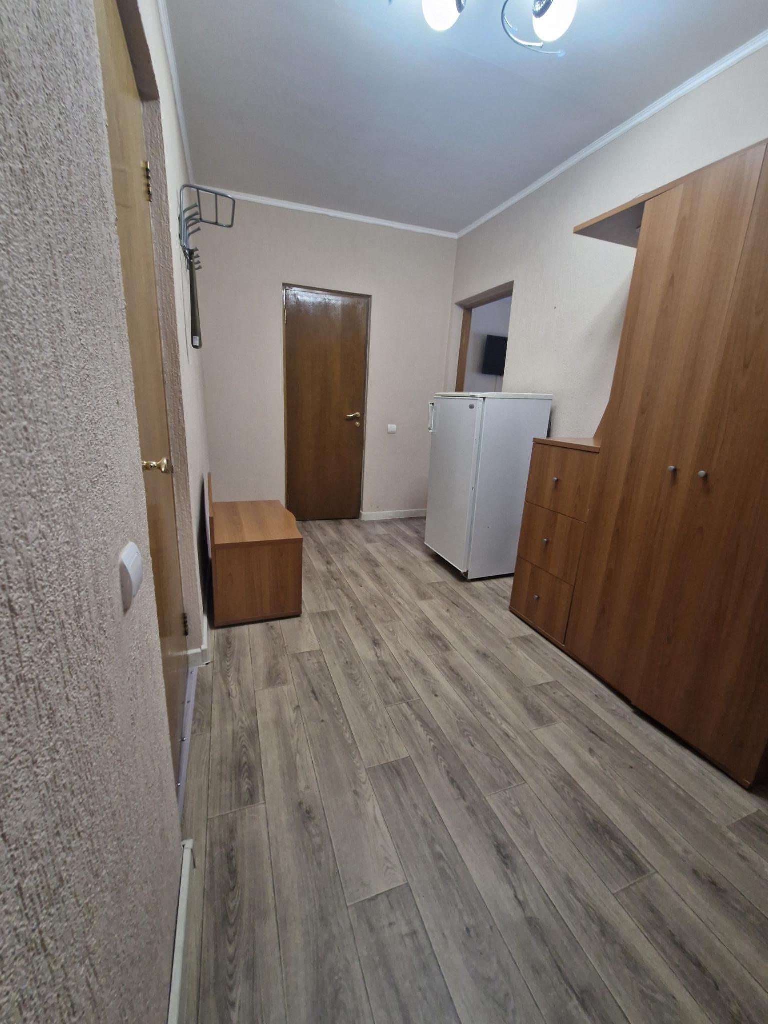 Номер полулюкс с 1 двуспальной кроватью и балконом 3