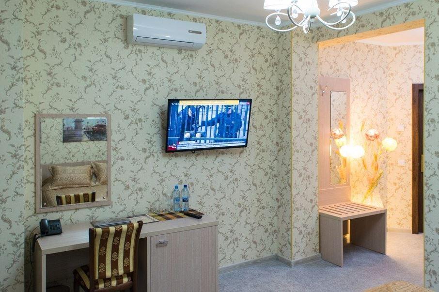 Номер полулюкс с 1 двуспальной кроватью 2